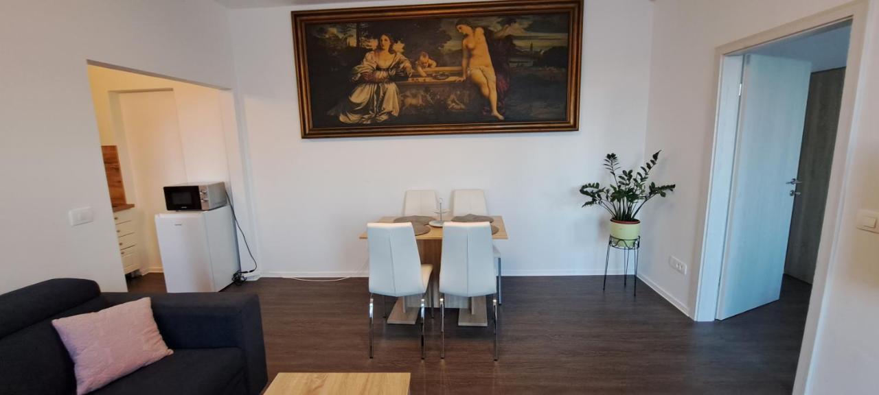 Apartma Rian โคเปร์ ภายนอก รูปภาพ
