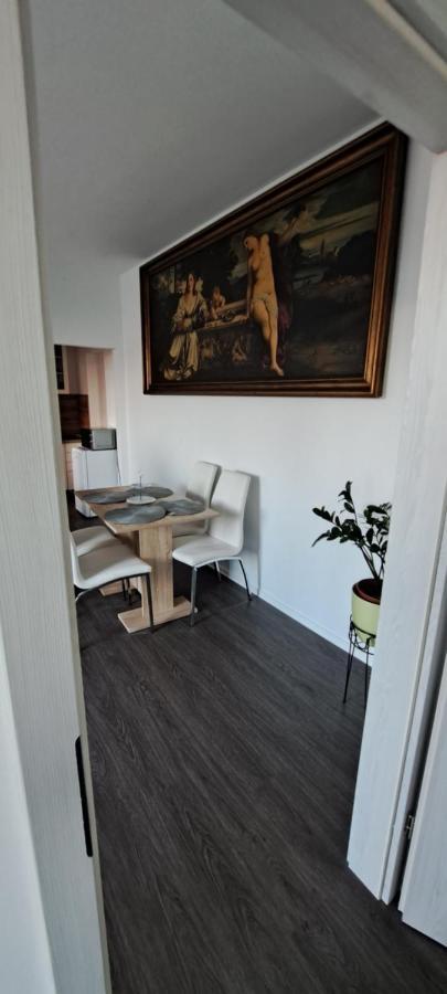 Apartma Rian โคเปร์ ภายนอก รูปภาพ